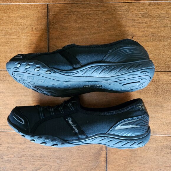 Skechers Size 7 Black Relaxed Fit Memory Foam Slip On Shoe Bike - Picture 4 of 5